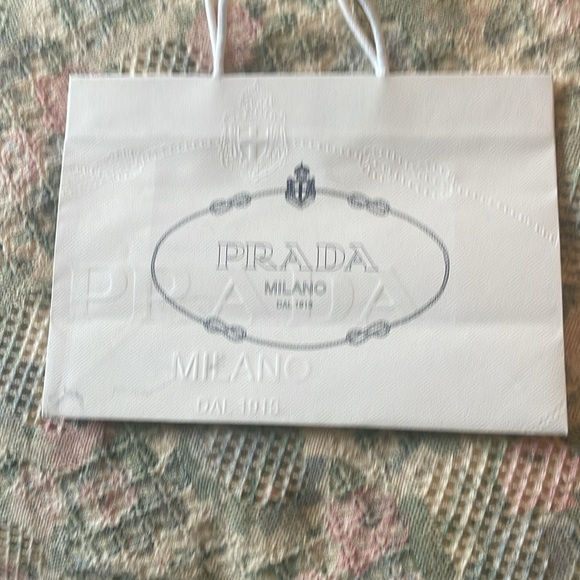 Authentic Prada shopping bag - Picture 6 of 9